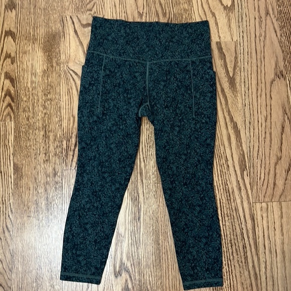 Athleta Salutation Stash Pocket II 7/8 Tight Green Leggings - Size Medium - Picture 2 of 7